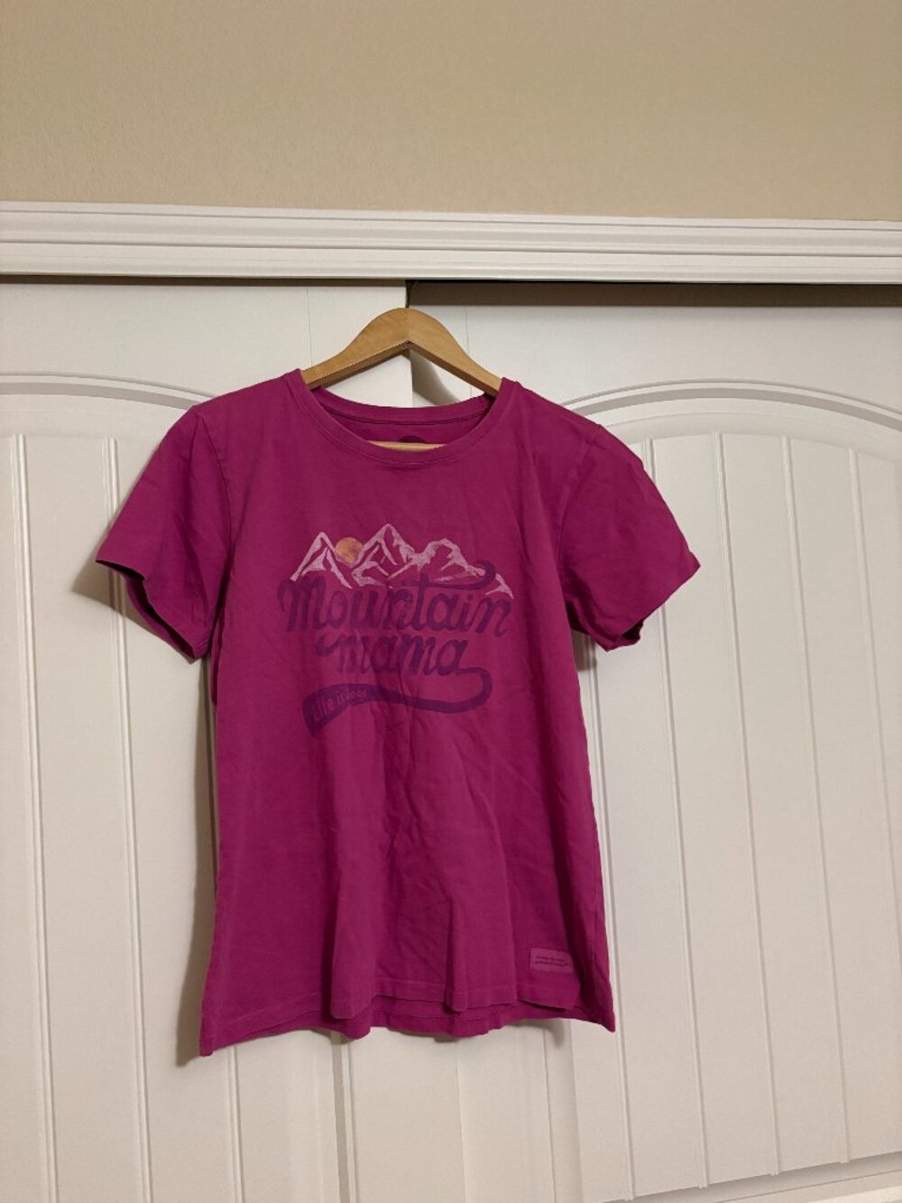 Life is Good Mountain Mama T Shirt Pink Medium Short Sleeve Crusher 100% Cotton